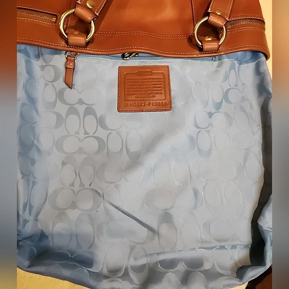 Coach Gigi Tote - Picture 15 of 17